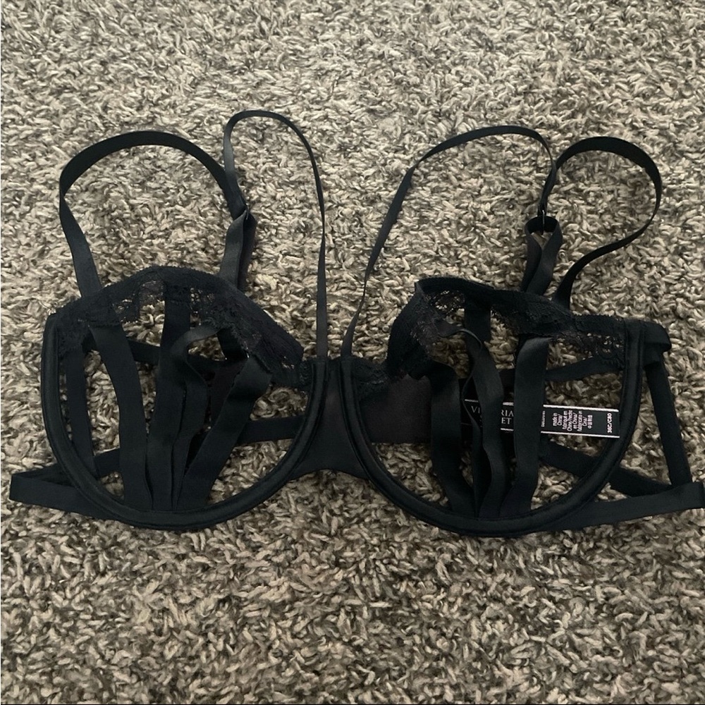 Victoria’s secret very sexy balconet bra size 36C